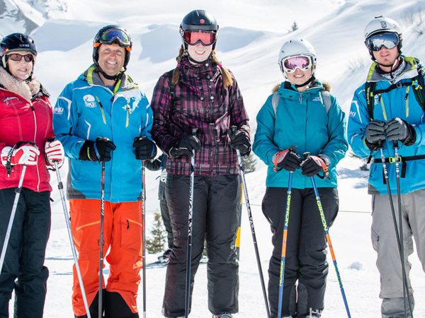 Guest Skiing as a group in La Clusaz on good snow