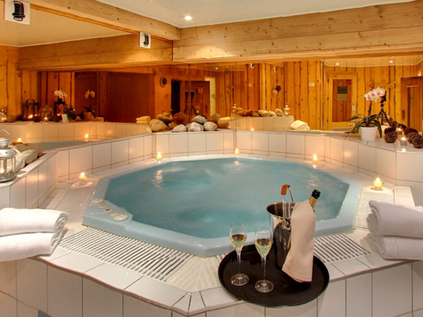 Hotel Chemenaz spa with hot tub