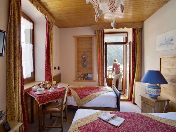 Hotel la Pointe Percee family room Ski chalet-hotel bedroom in traditional mountain style