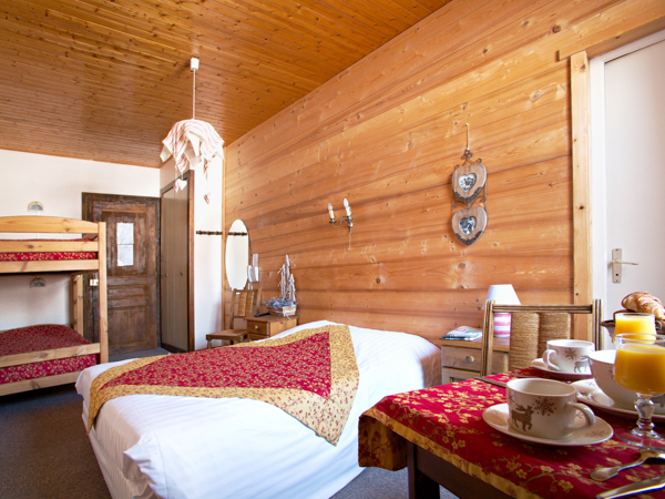 Hotel la Pointe Percee family room Ski chalet-hotel bedroom in traditional mountain style