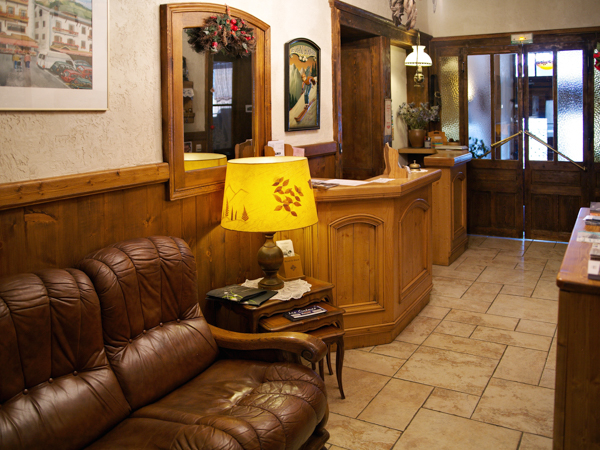 Hotel la Pointe Percee reception Hotel reception area with comfy settees